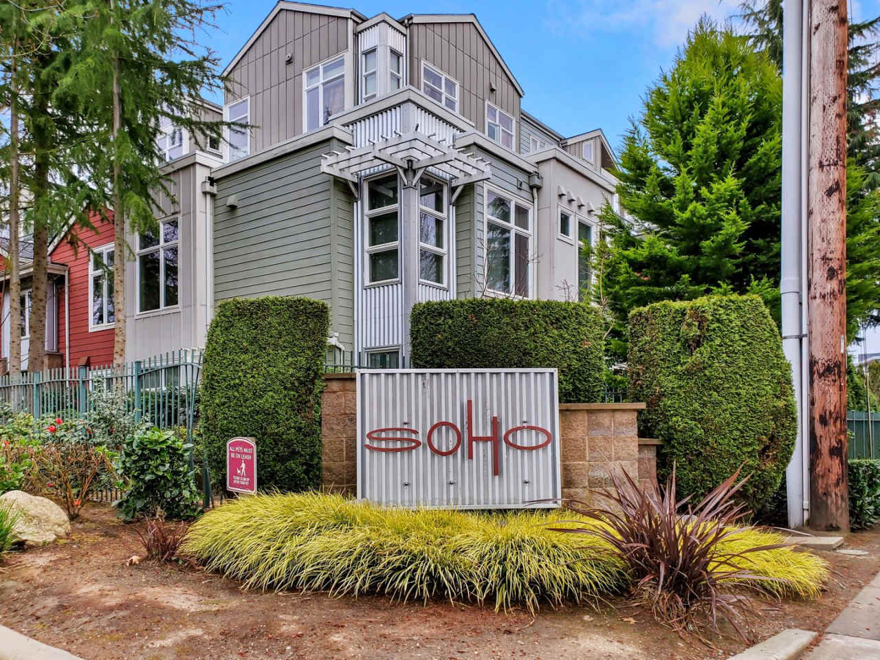 Bright 1-Bedroom + Office in Downtown Kirkland