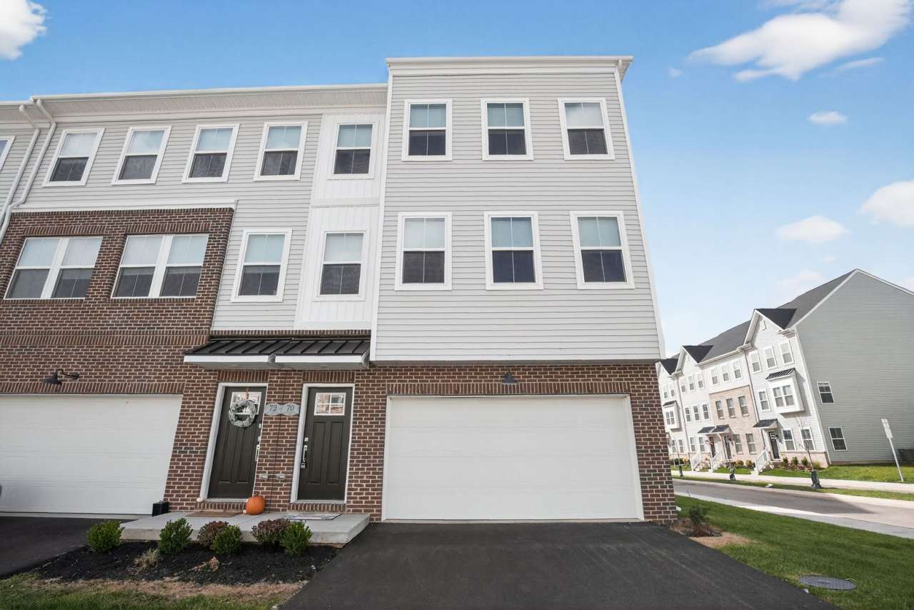 Beautiful 3 Bedroom, 2.5 Bath Bridgeport Townhome!