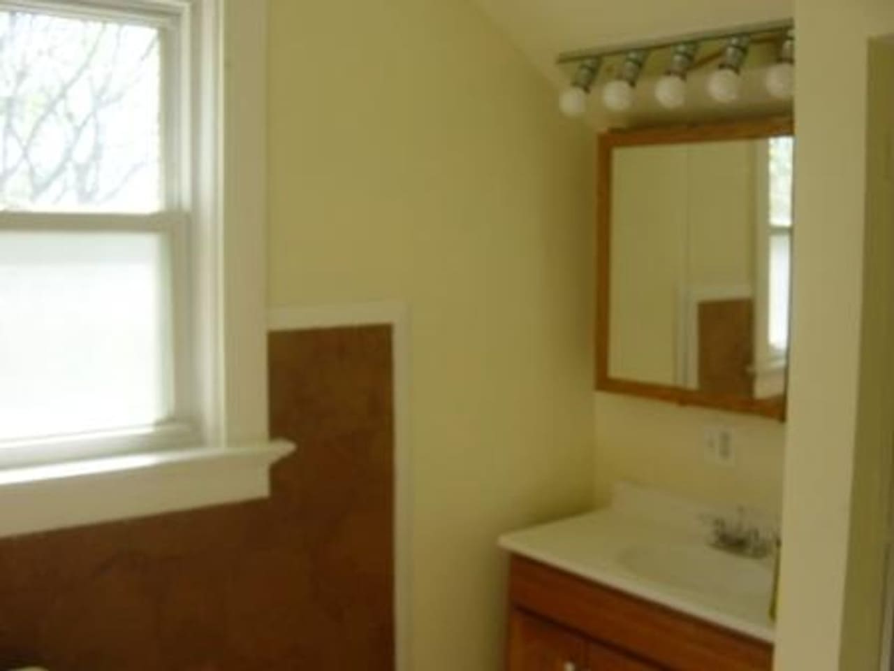 Cute Norwood House - updated with large rooms