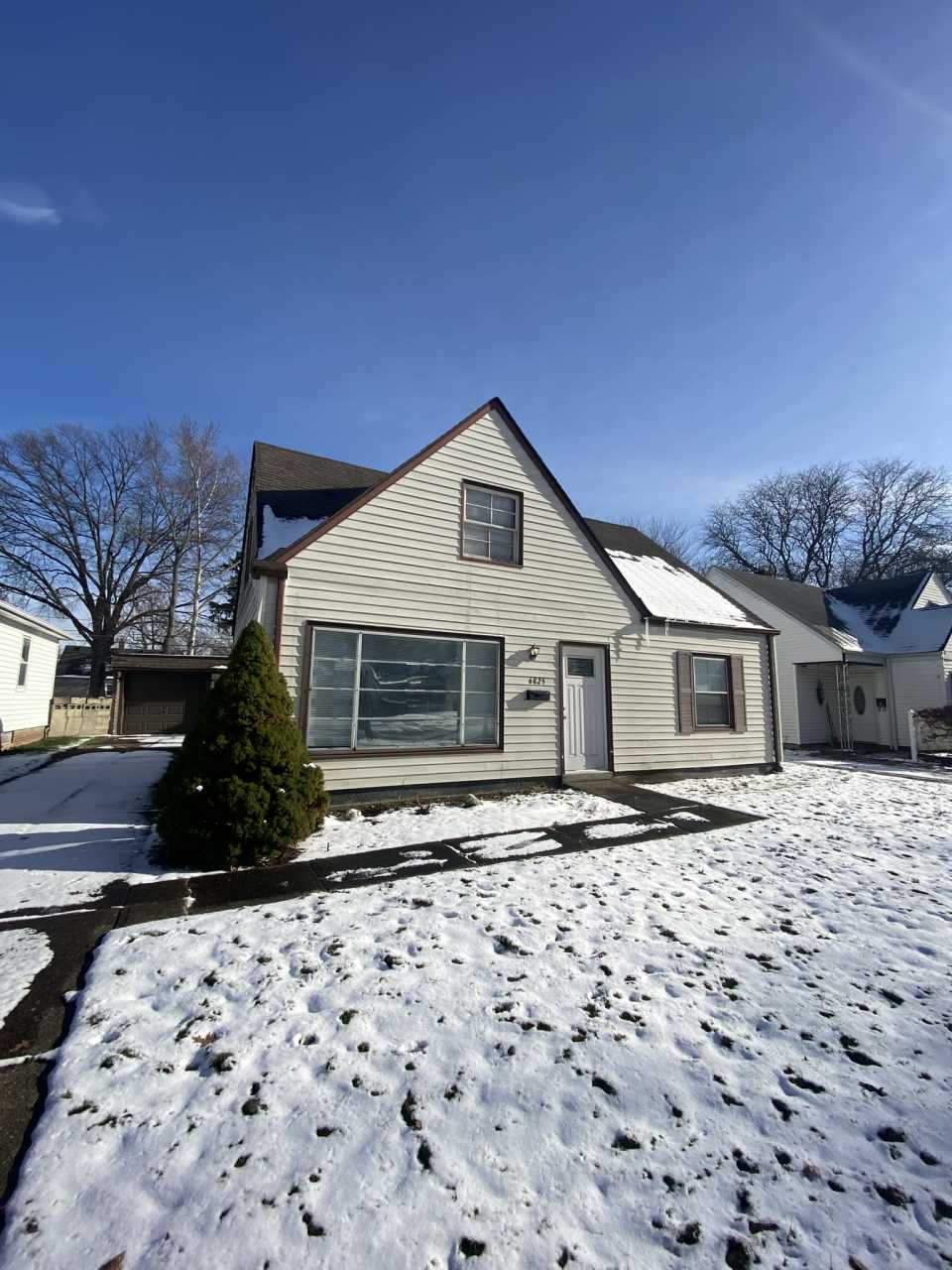 6825 Beresford Avenue