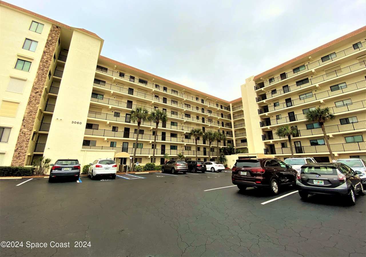 3060 N Atlantic Avenue unit: 606