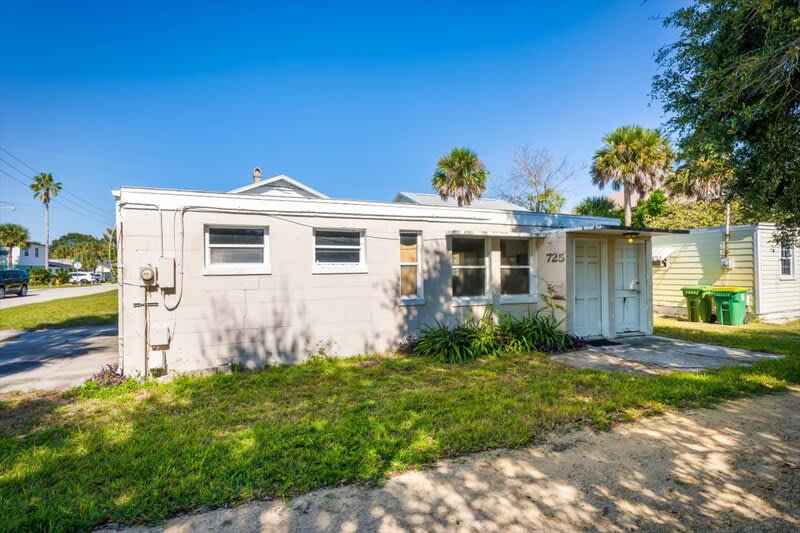 725 5th Avenue North