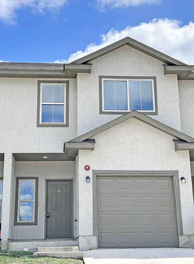 Charming Townhome Near I-35  Randolph AFB