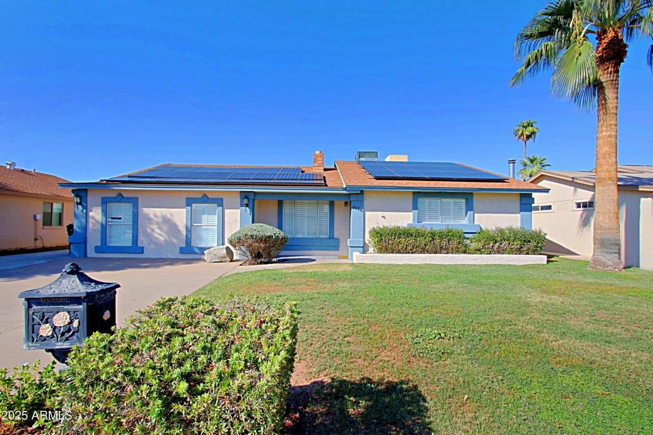 4526 W ALTADENA Avenue