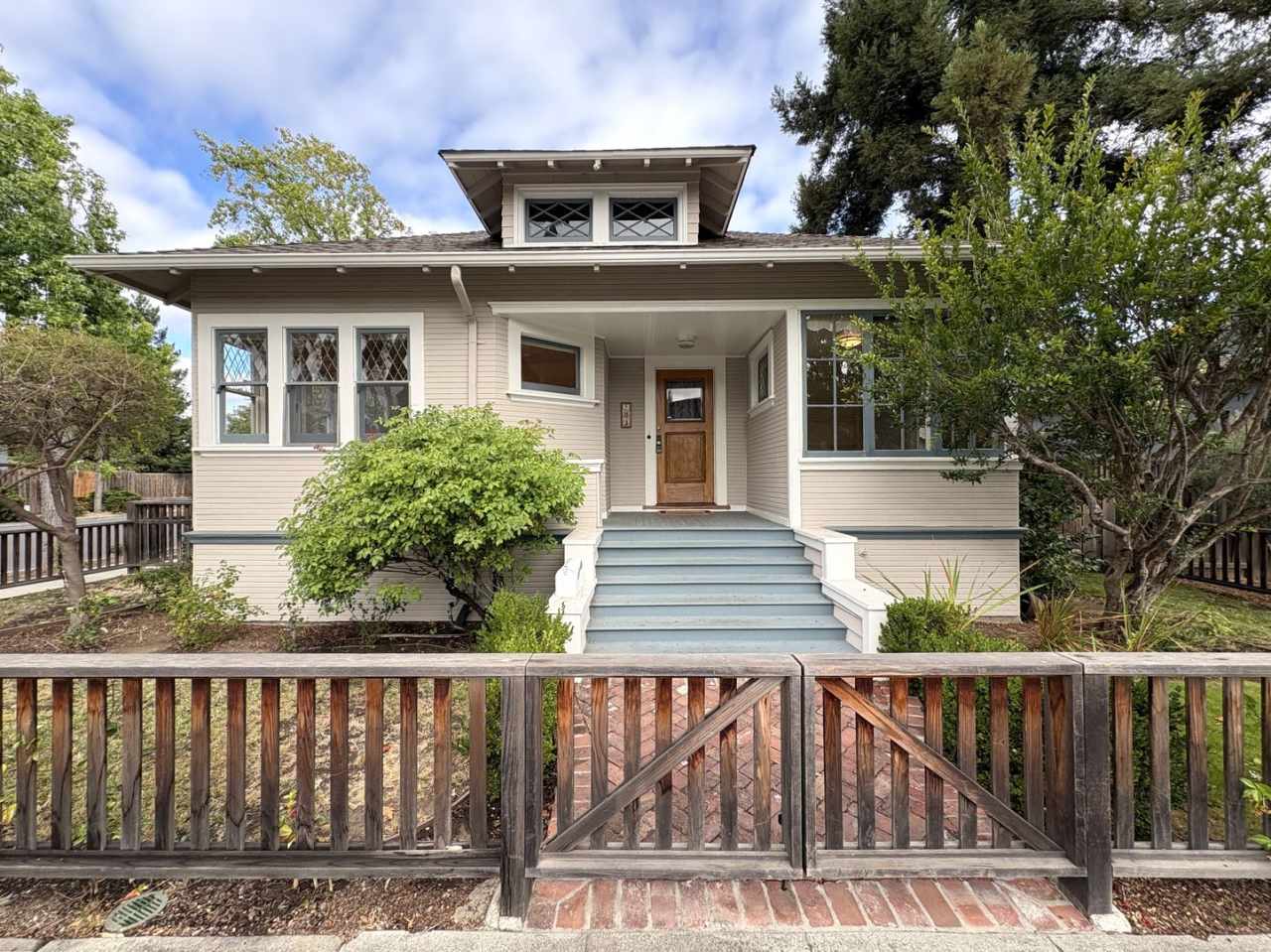 Charming Craftsman Style Home for Rent in Walking Distance to Downtown Palo Alto
