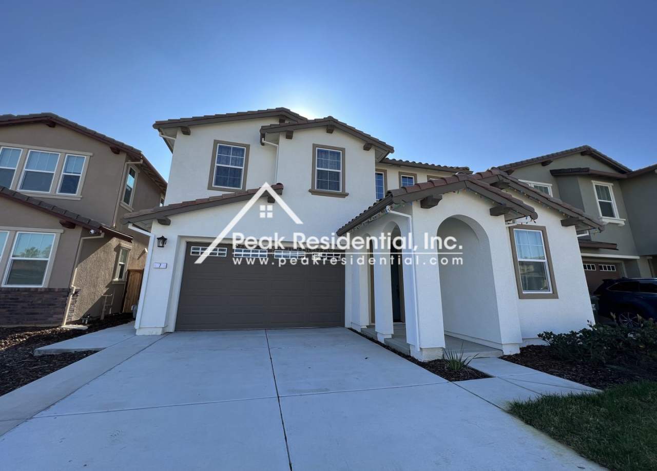 Newer 4bd/3ba Elk Grove Home with 2 Car Garage
