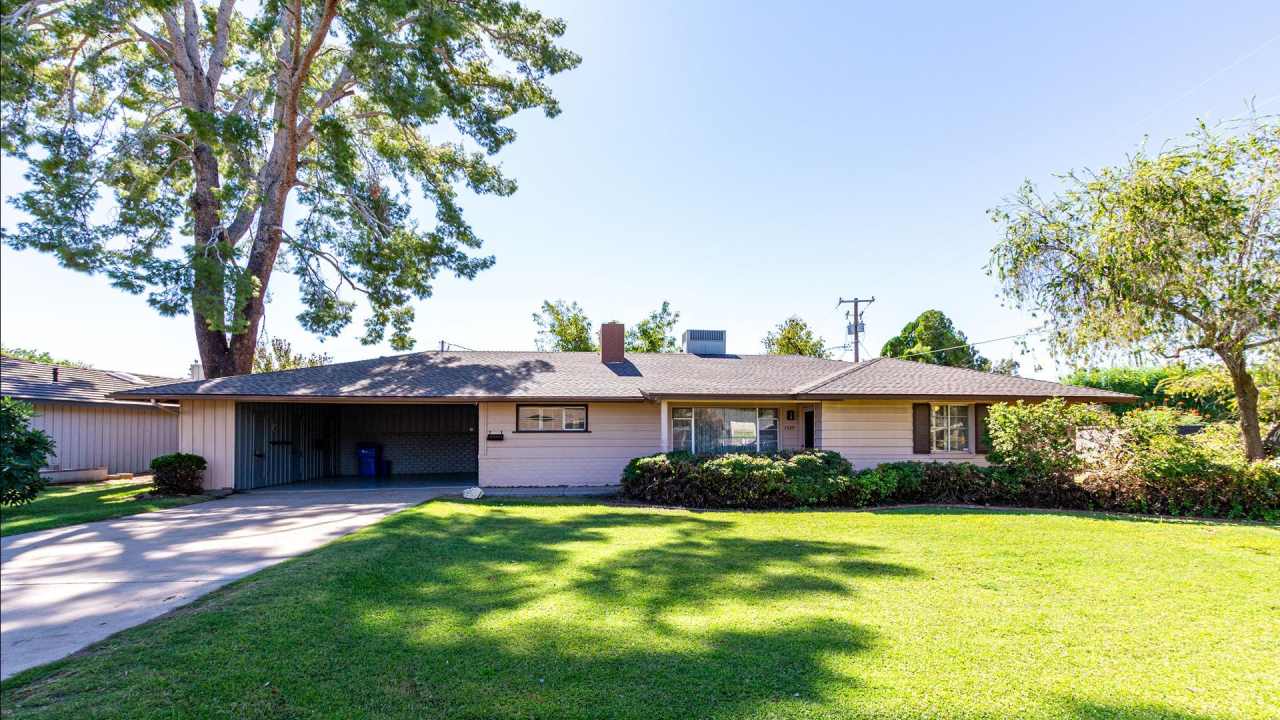 1339 E Luke Ave, Phoenix, Gorgeous 3 Bedroom home w/ spacious backyard. Great Location