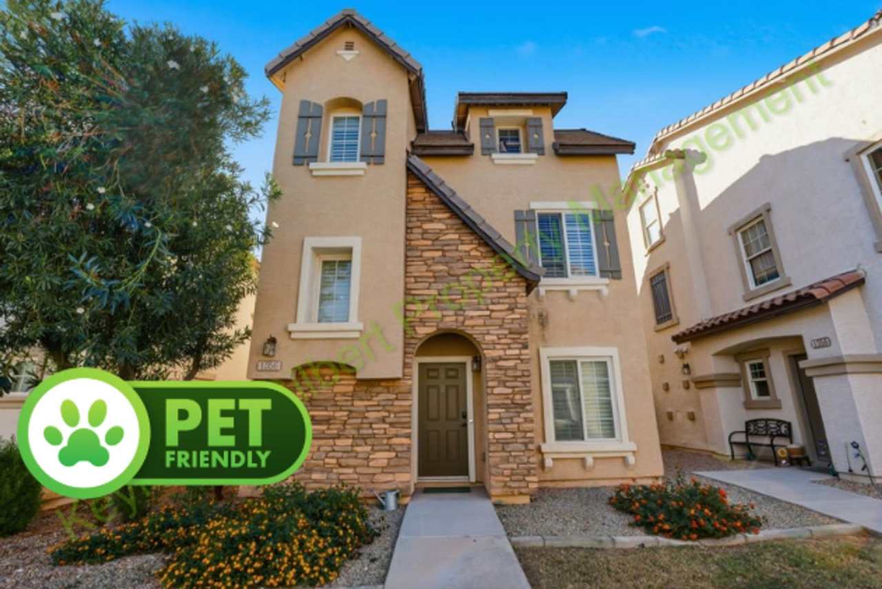 Charming Gilbert Home in The Gardens Community!