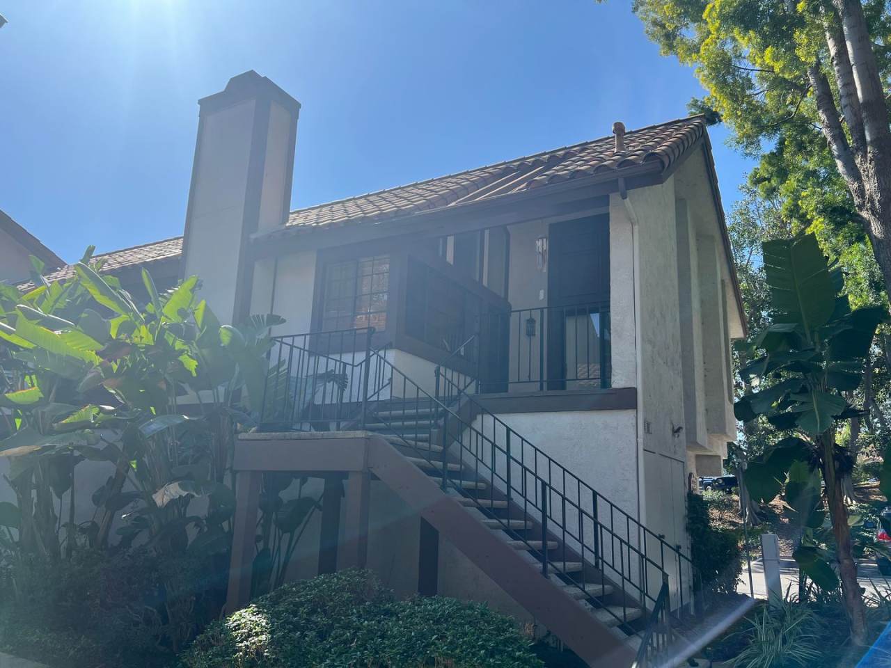 Perfect 2 Bed 1 Bath End Unit Condo in Placentia