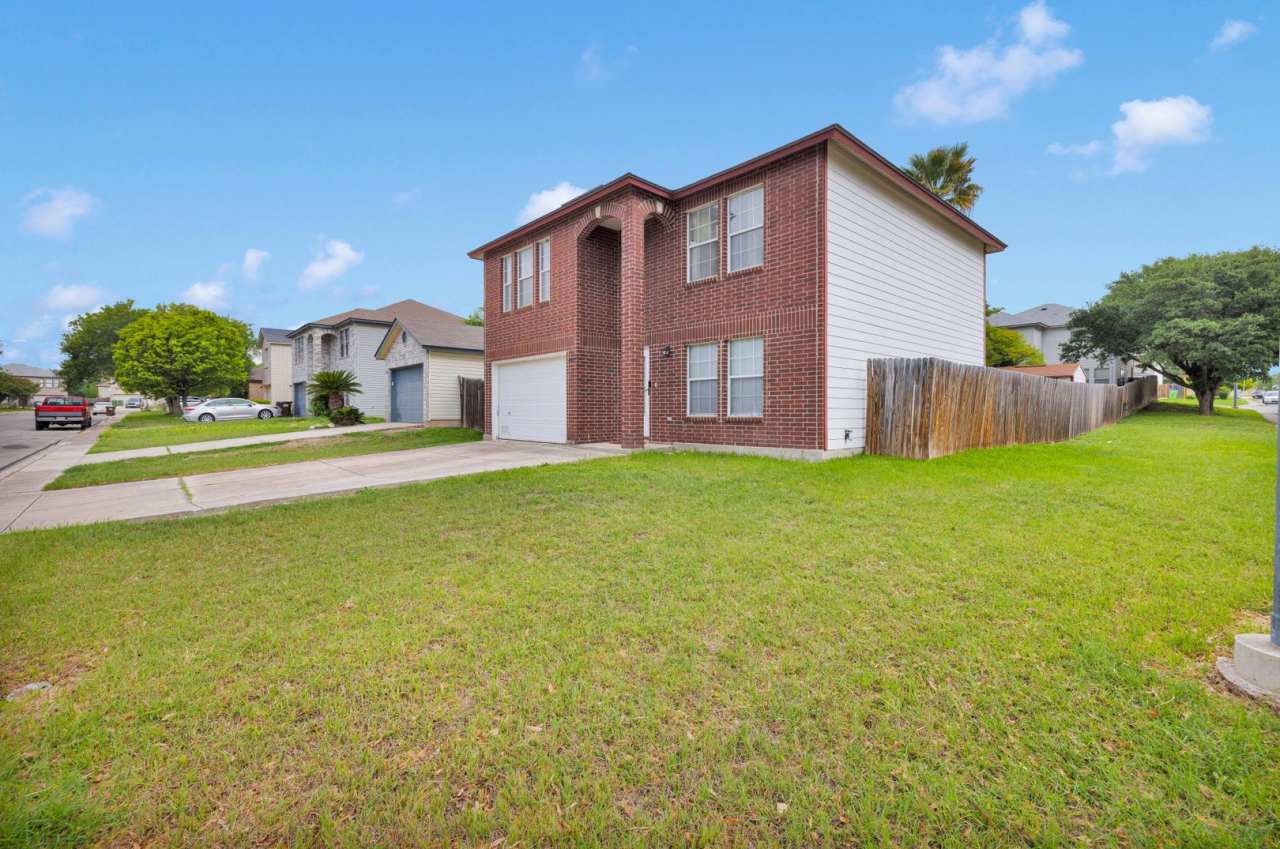 Charming 3-Bedroom, 2.5-Bath Home with Spacious Layout