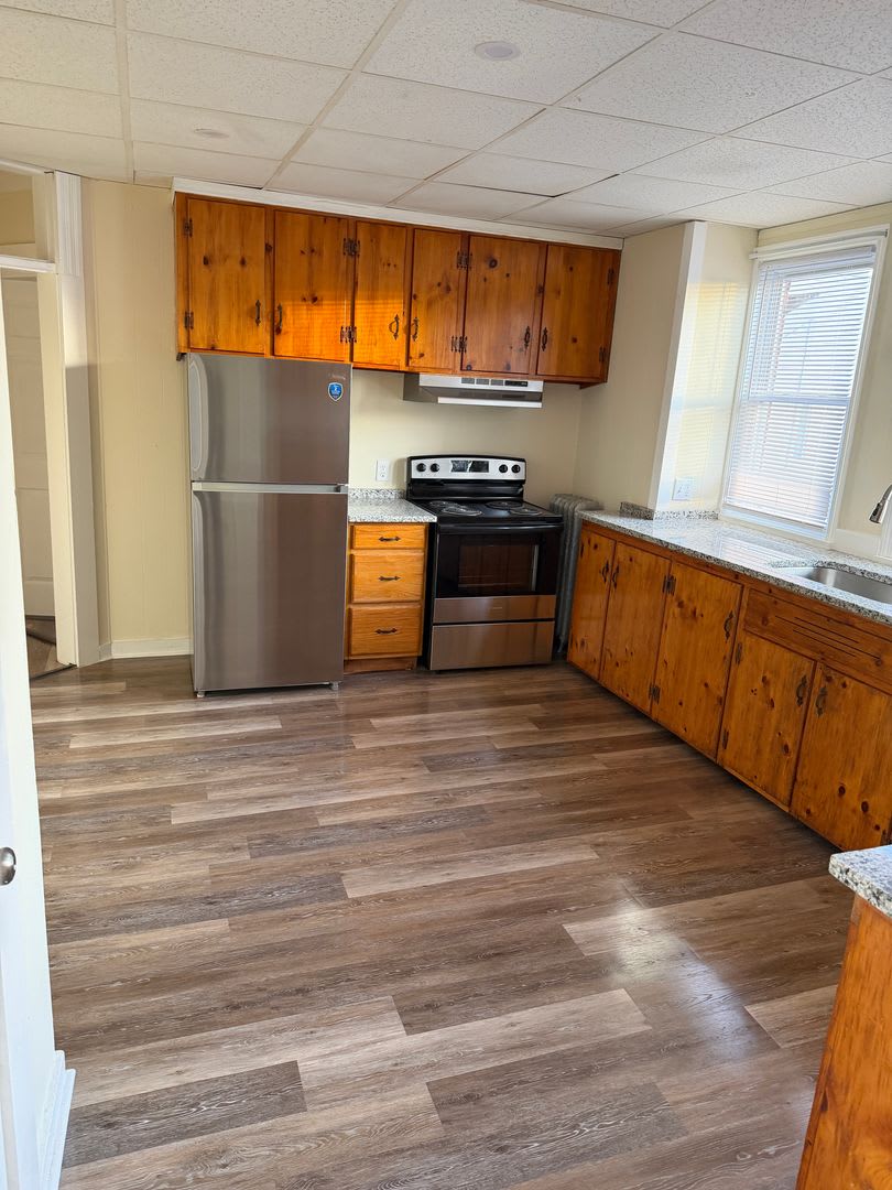 15-17 Railroad Square