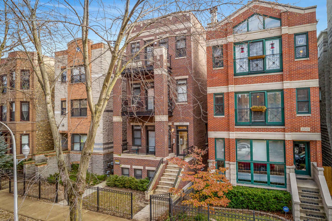 3247 North Seminary Ave. Apt.