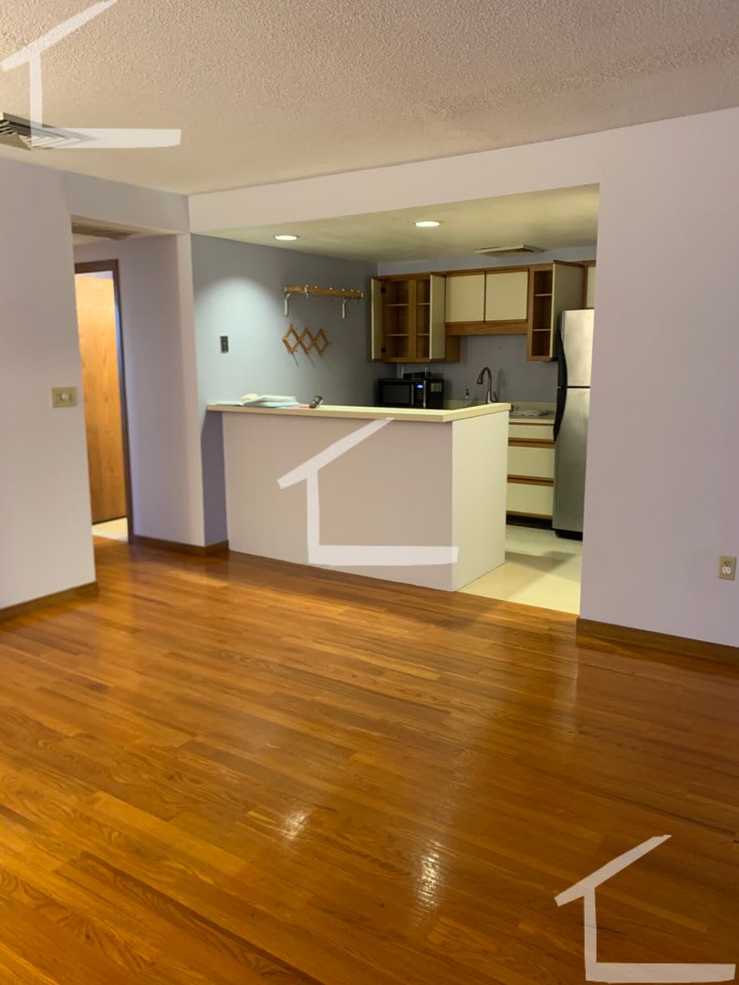 Spacious 1 bed w In Unit Laundry near T. PARKING INCLUDED