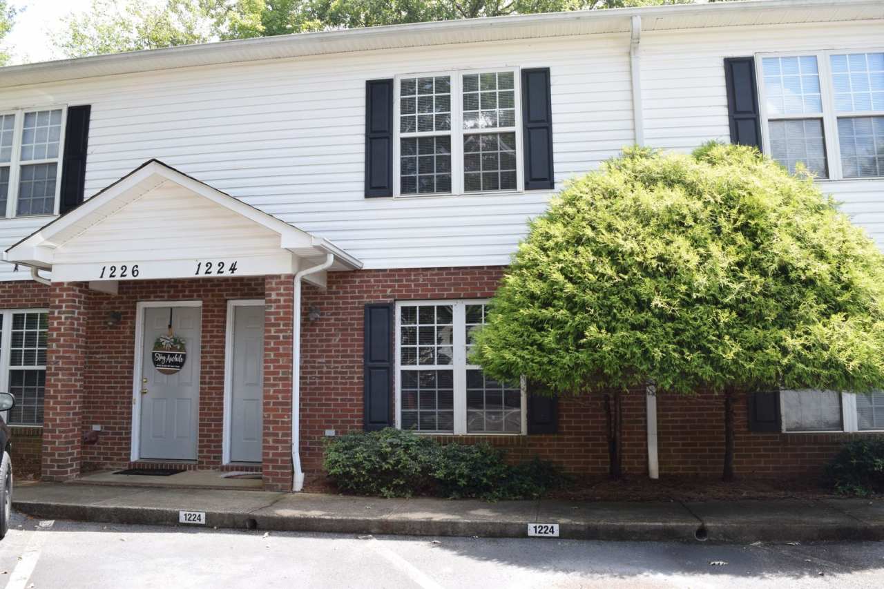 $1,150 | 2BR/1.5BA Townhouse – Spacious, Private– No Pets