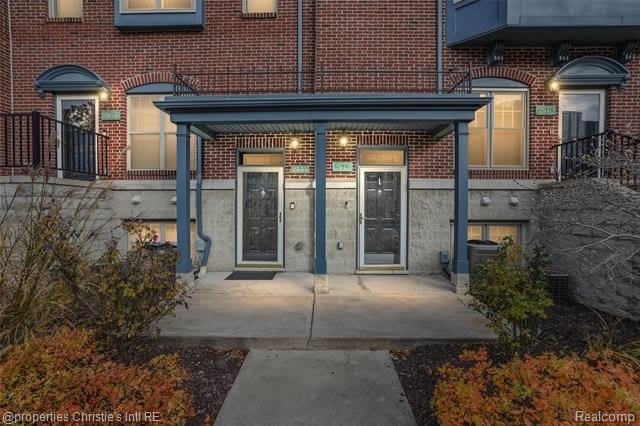 2456 WOODWARD Avenue