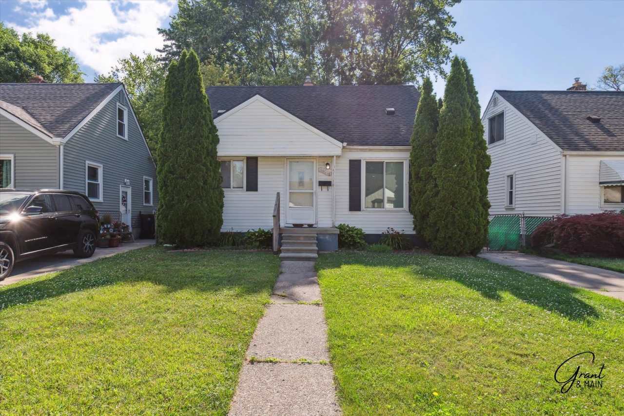 $1400 3 bedroom bungalow