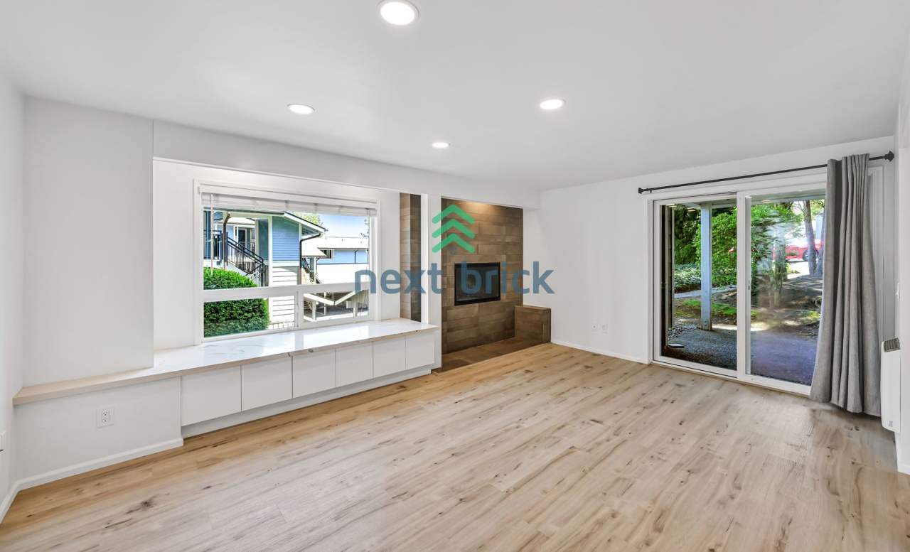 3 BEDS  2 BATH CONDO FOR RENT