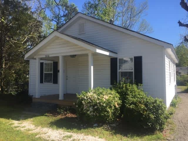 WRIGHTSVILLE AVE - Charming Cottage Style Bungalow minutes to Empie Park, Independence Blvd and Forest Hills area