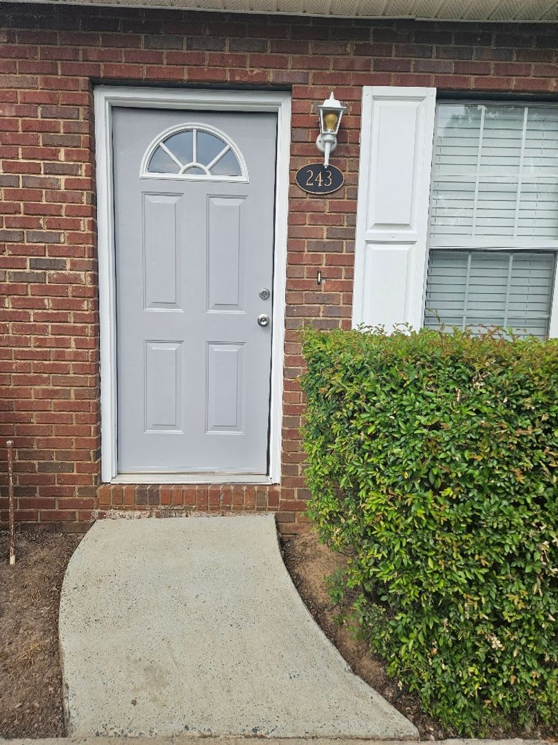 1/2 month free move in special with a 13 month Lease!