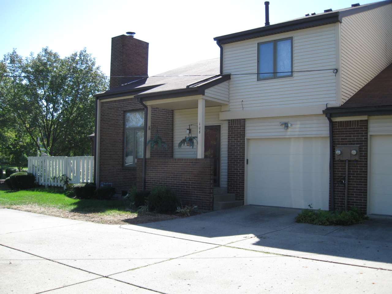 Spacious 3bed home in quiet Westside neighborhood just blocks from shopping  campus.