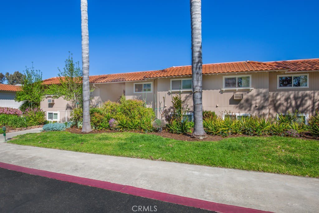 884 Via Mendoza, Unit O