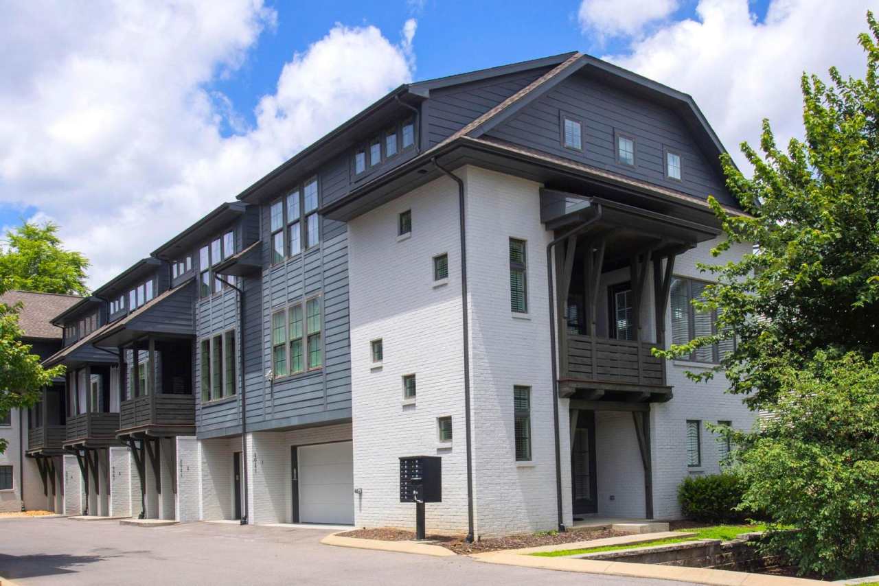 4 BEDROOM, 5 BATH, 2-CAR GARAGE-