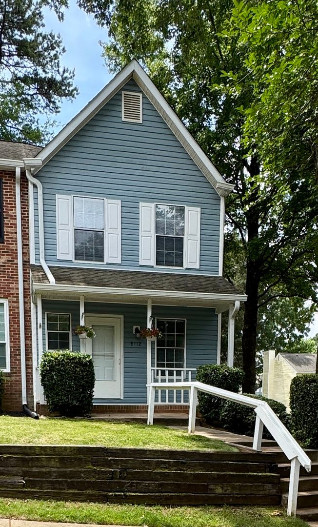 Cozy, 2BR, 2.5BA Townhouse in Raintree