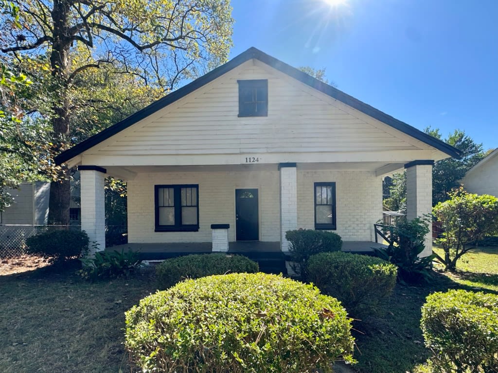 1124 West Lincoln Avenue