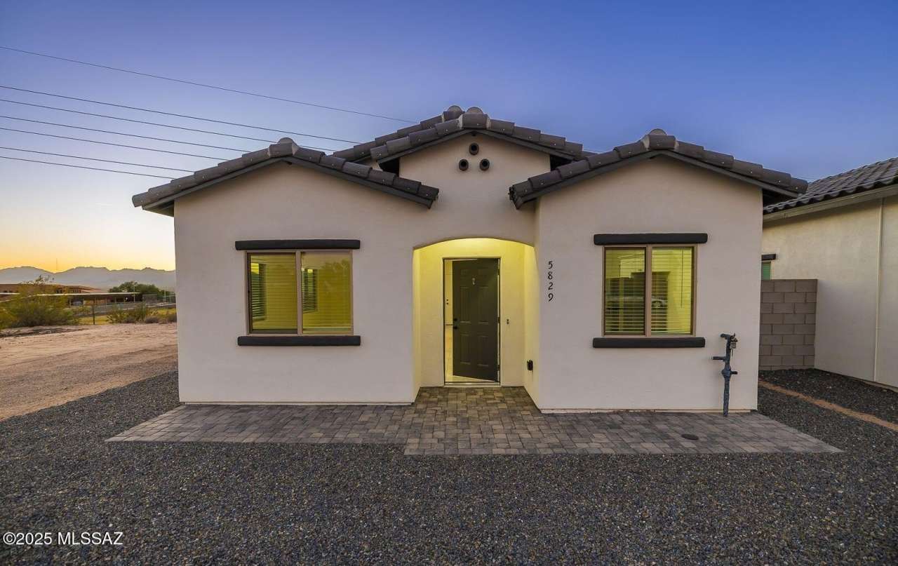 5829 N Escondido Lane