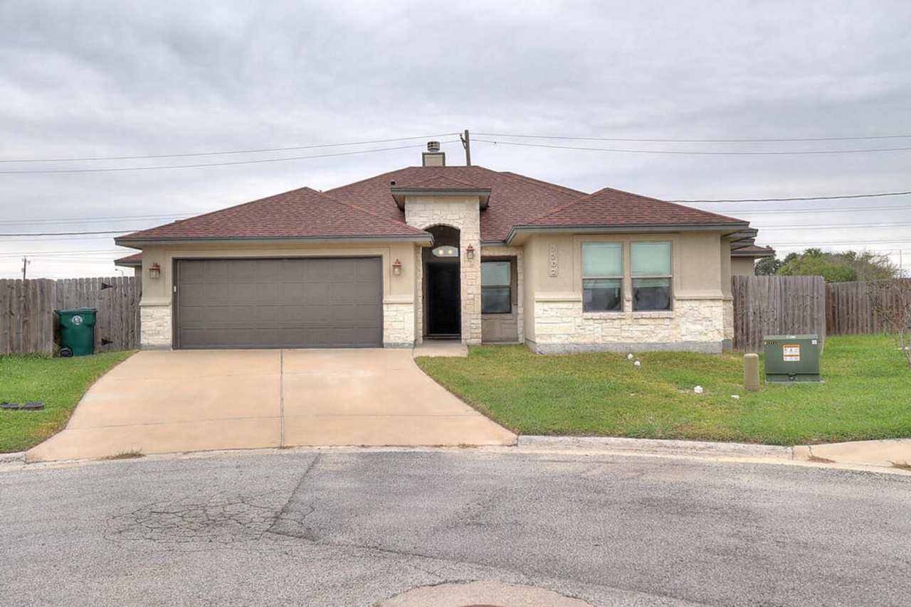 7202 Lake Melody - 3/bed 2/bath $2100/month