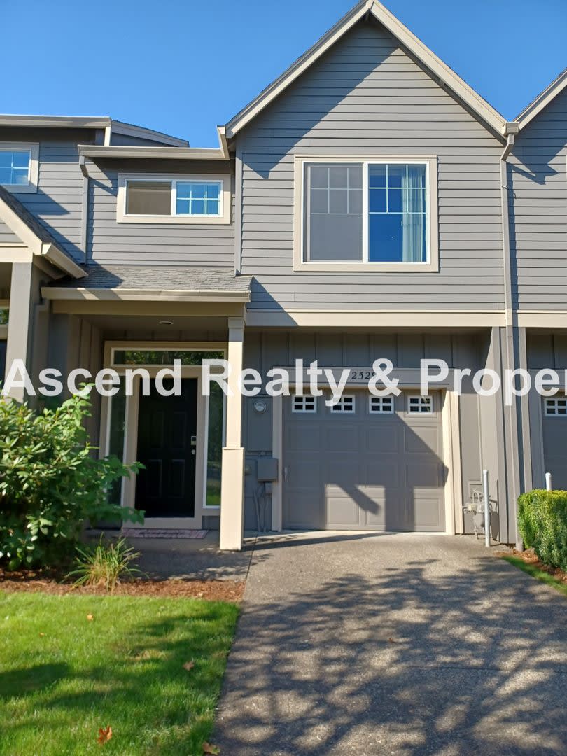 3 Bed Townhome 1 Car Garage Backs to Greenspace Close to Parks, Intel, Nike, Columbia Sportswear