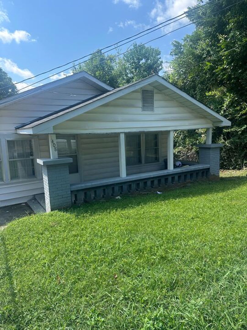 Comfortable 3BR Home with Open Living  Outdoor Space