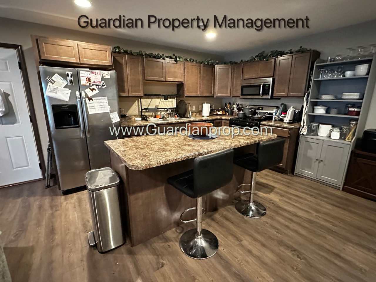 Lakeville End unit Town Home, Avail December, Two Car Garage, Dishwasher, W/D, 2.5 Baths