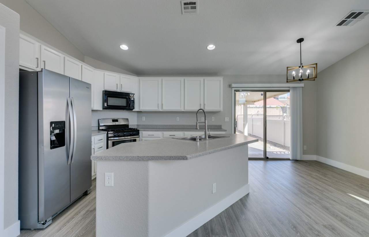 Beautifully Remodeled 5-Bedroom Home in North Las Vegas!!