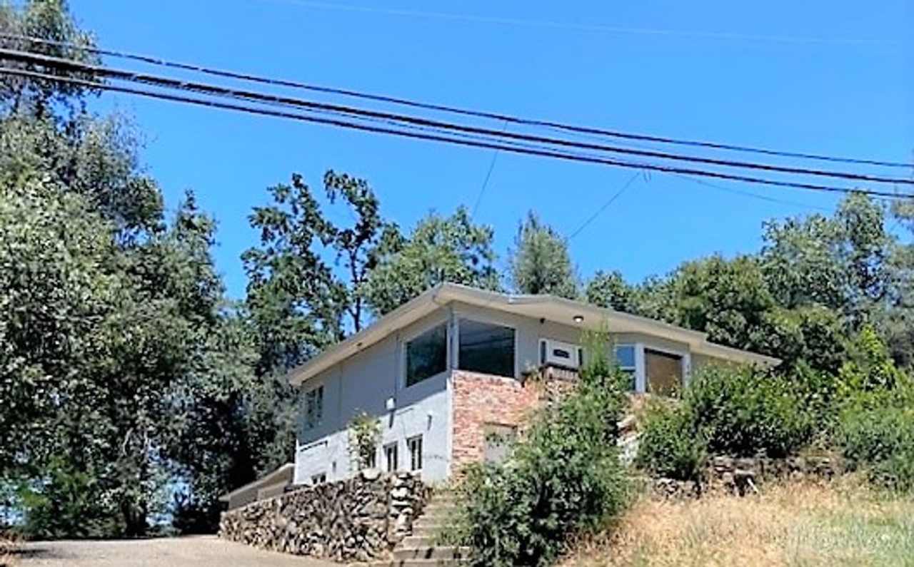 Spacious Home in Shasta Lake City!!