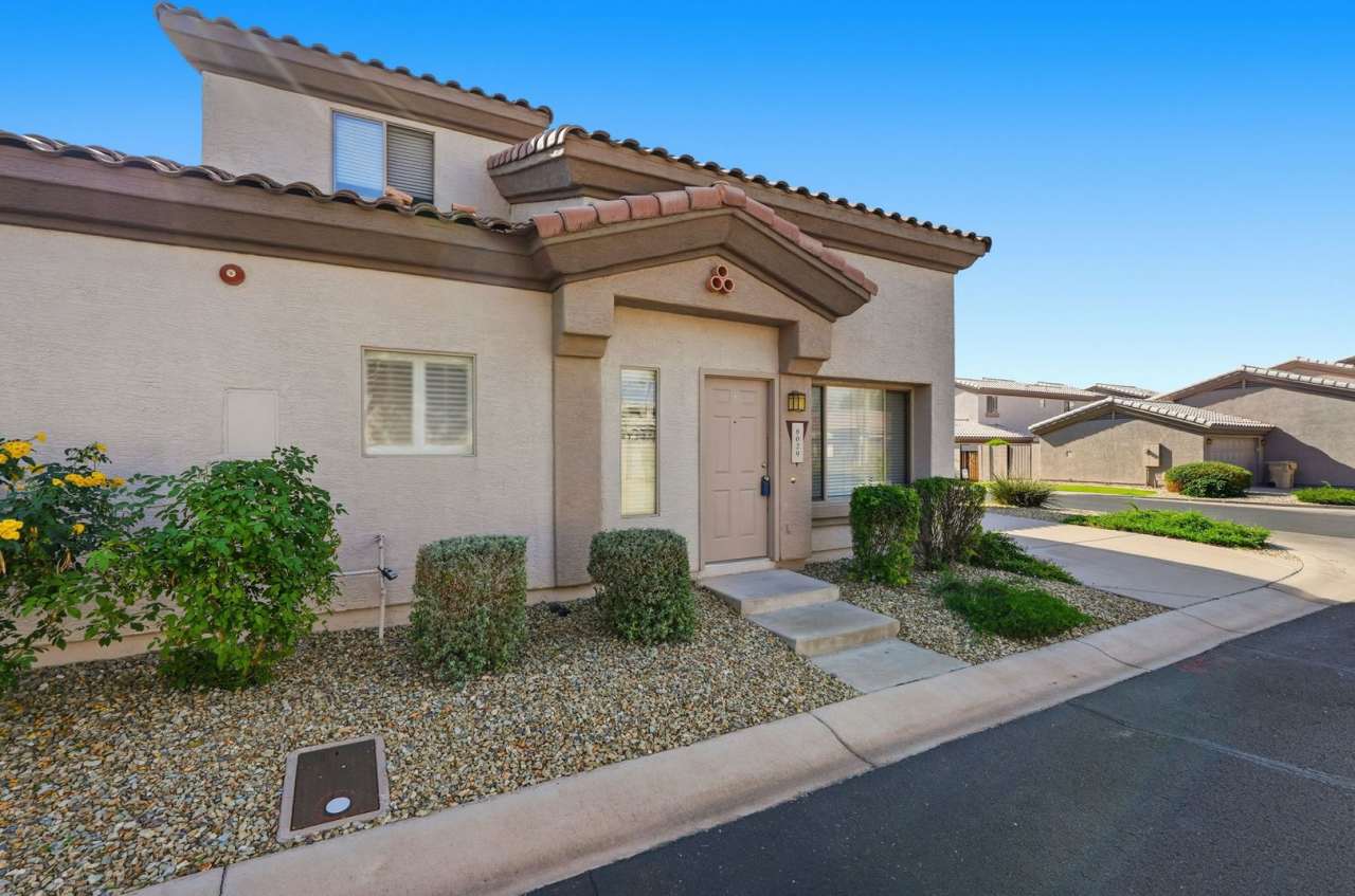 Gated Community, close to 101 and Arrowhead!