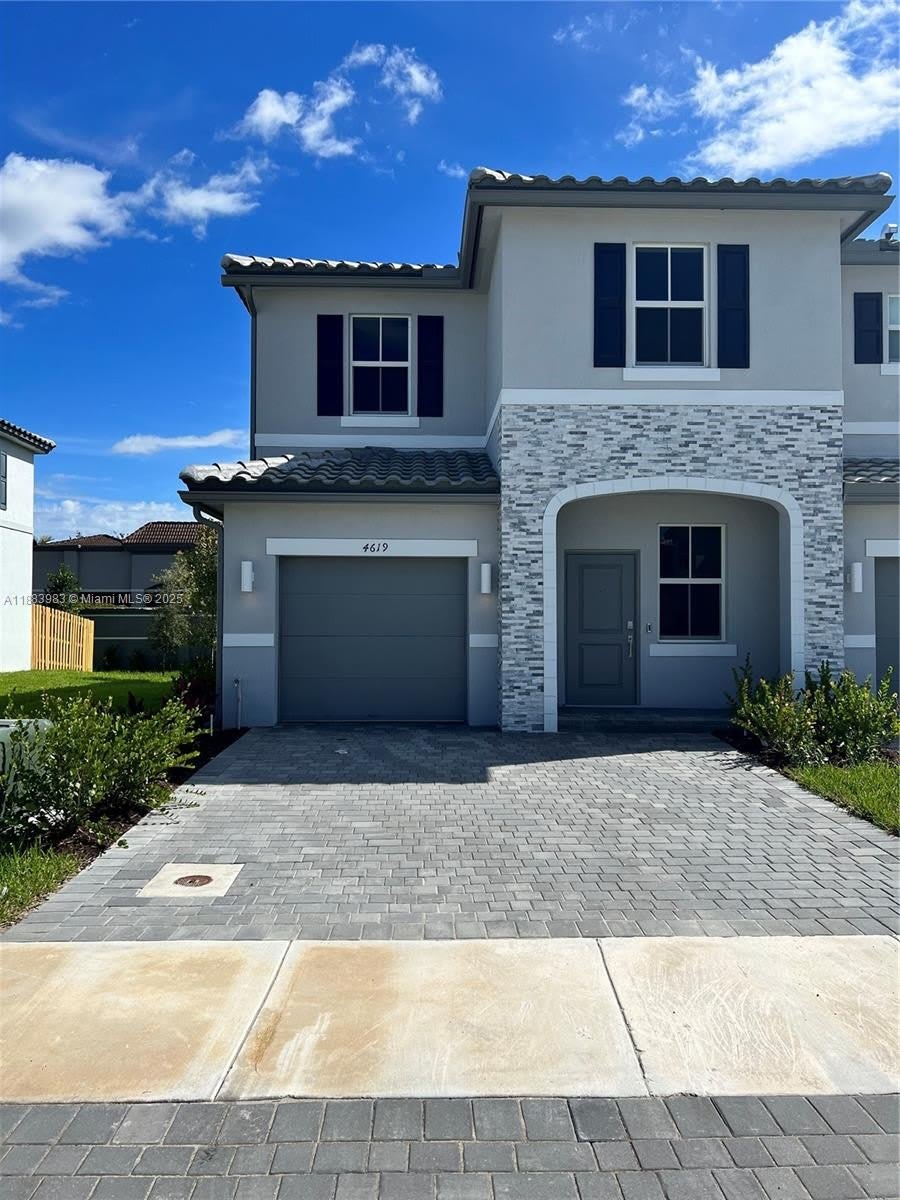 4619 NW 118 Ave