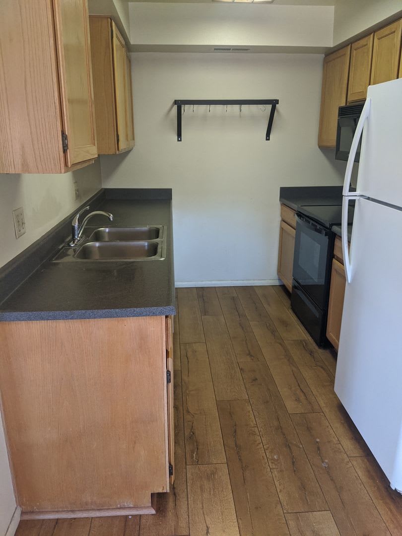 Free Rent for 2 months. 3-Bedroom, 2-Bath Oasis: Close to Hospital, Washer/Dryer Included, Parking for 2!