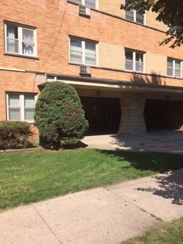 2420 W Berwyn Avenue unit: 304
