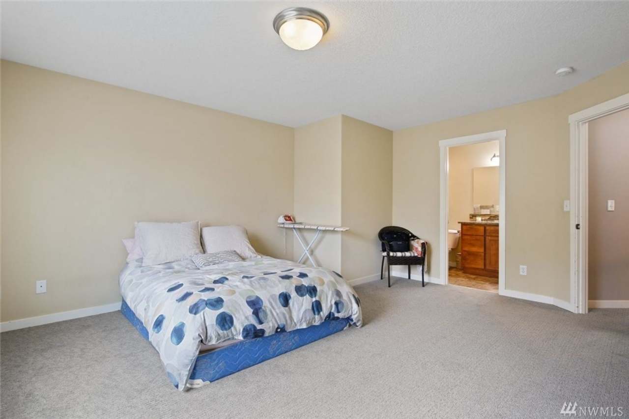 Beautiful 3BD Home Near Vancouver Mall! Open Floor Plan  Fenced Yard!