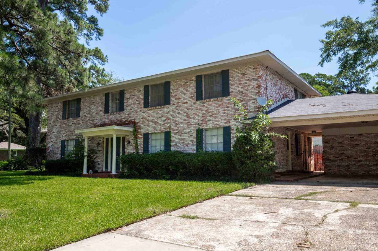 Charming 2 bedroom/2 bathroom Downstairs Unit