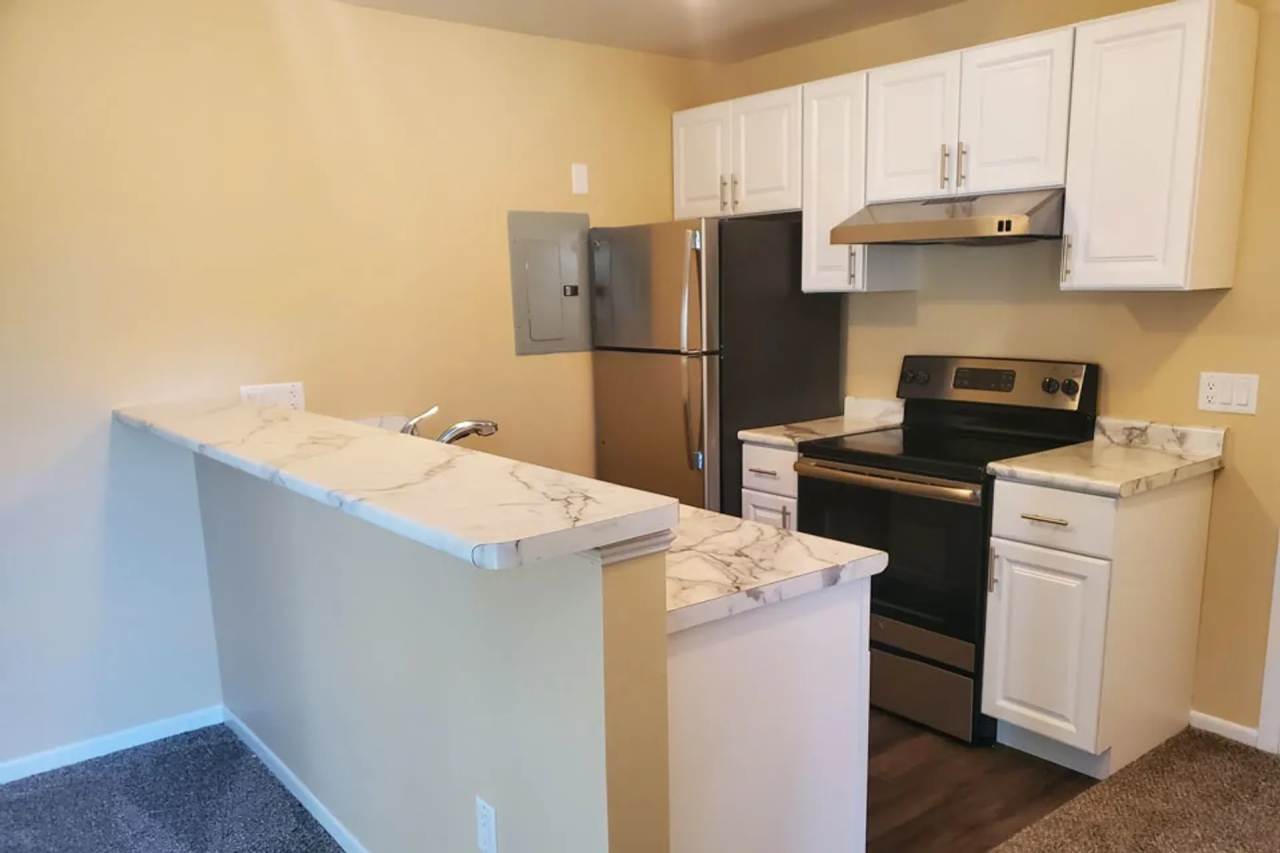 Summit Hill Apartments