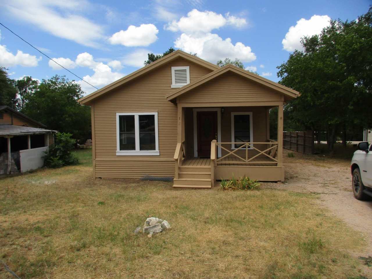 Charming Remodeled 2/1 Home