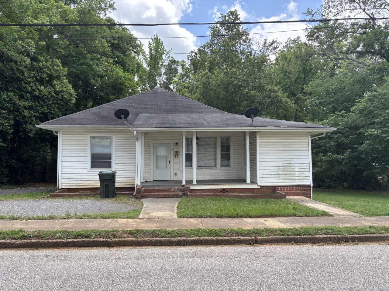 25 W Roy St