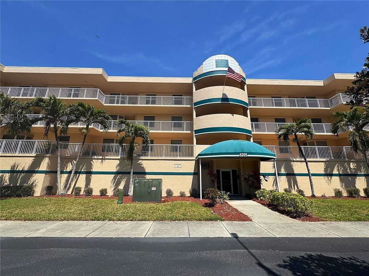 6205 SHORELINE DRIVE