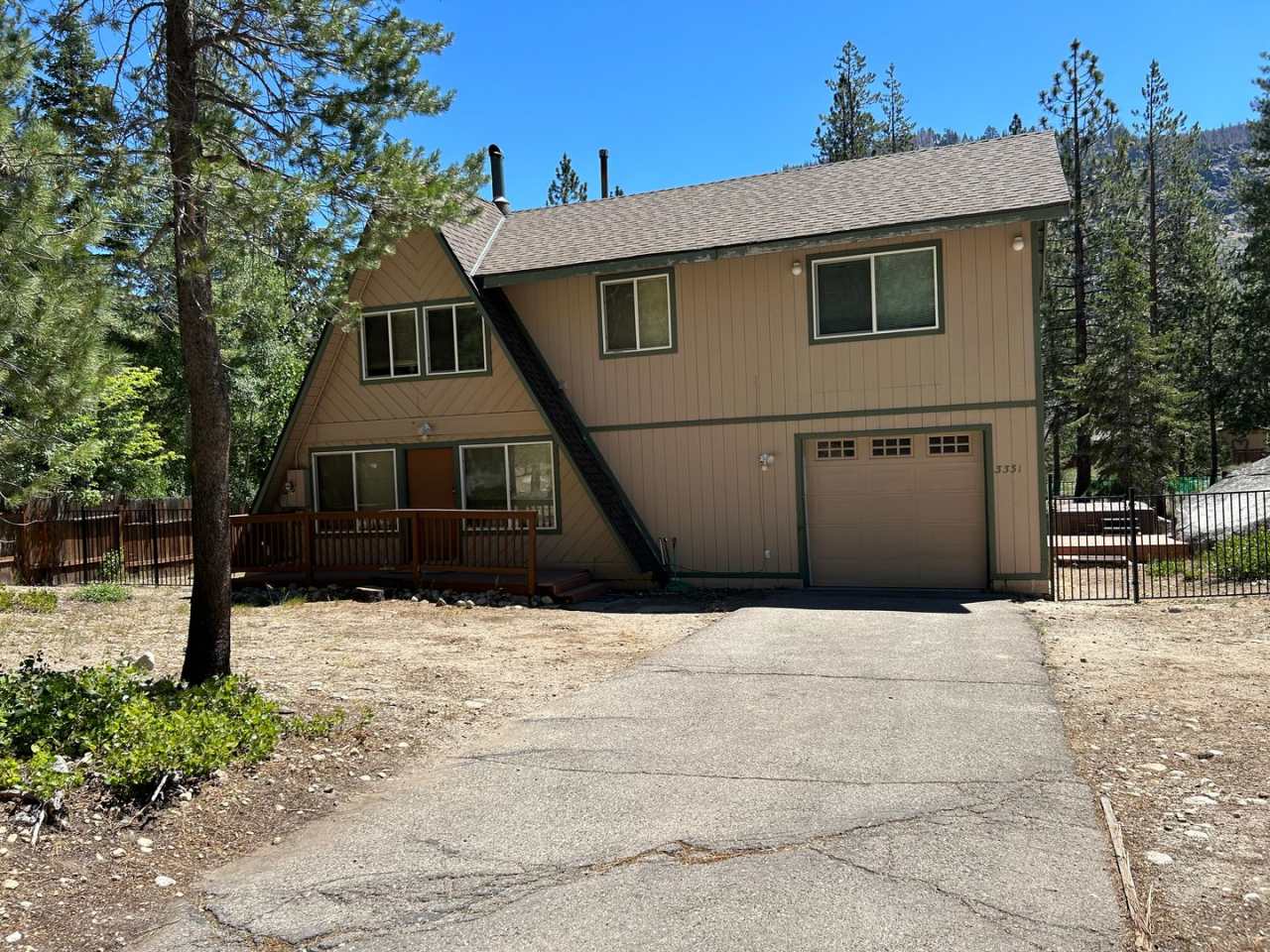 Christmas Valley Chalet with Garage - across from Acres of Forest Service