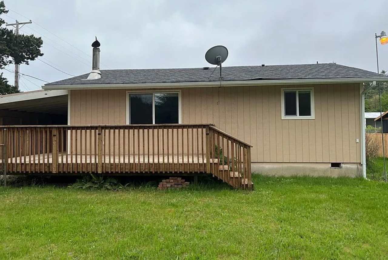 Fenced corner lot centrally located 2 bedroom 1 bath House