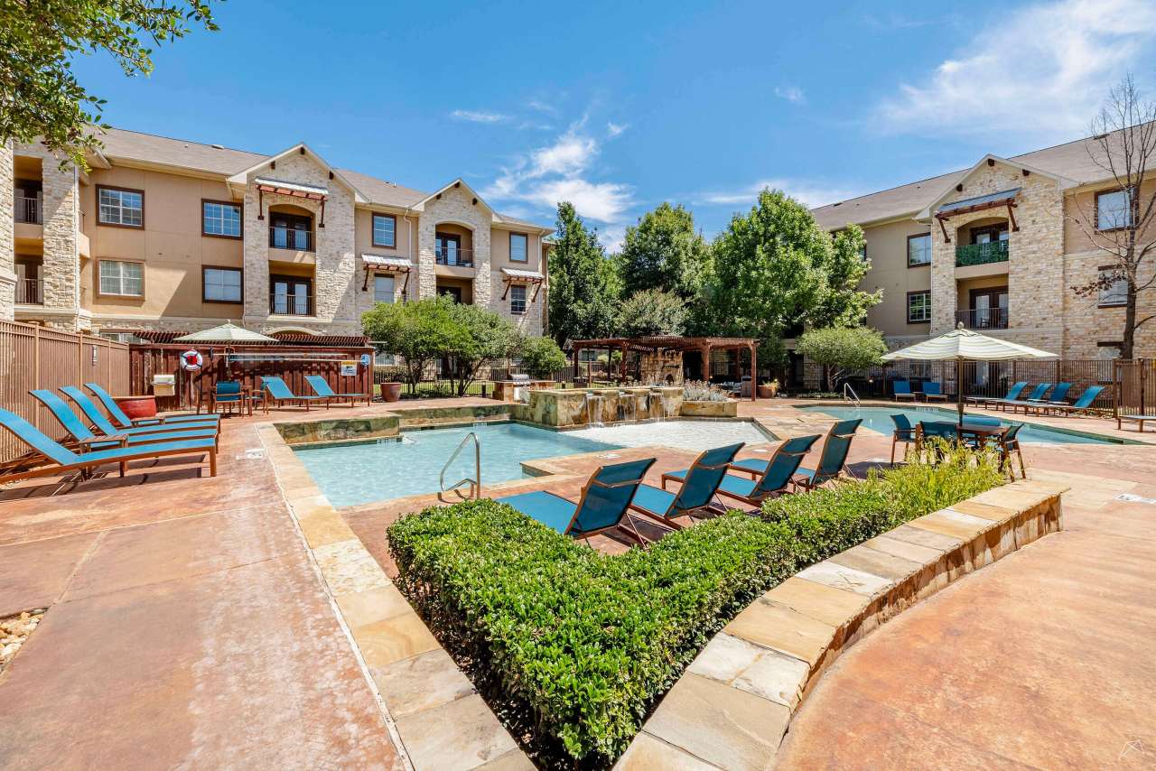 Arioso Apartments & Townhomes