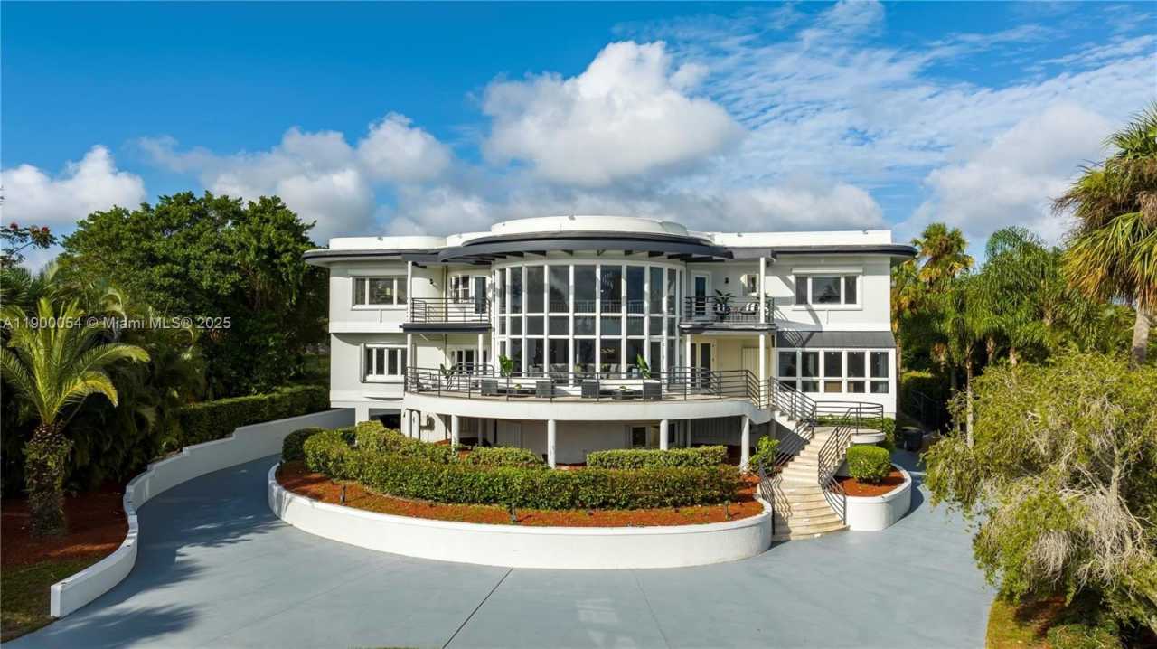 2827 S Indian River Dr