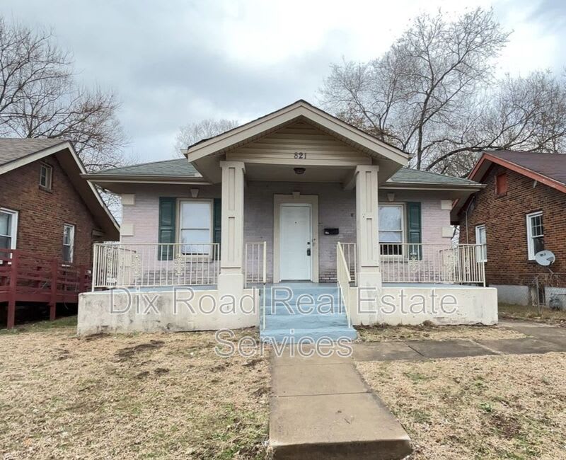 821 Sixteenth Avenue